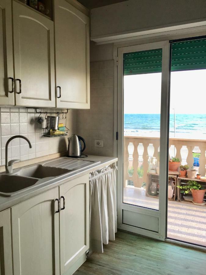 Ferienwohnung Casa Al Mare Lido di Ostia Exterior foto
